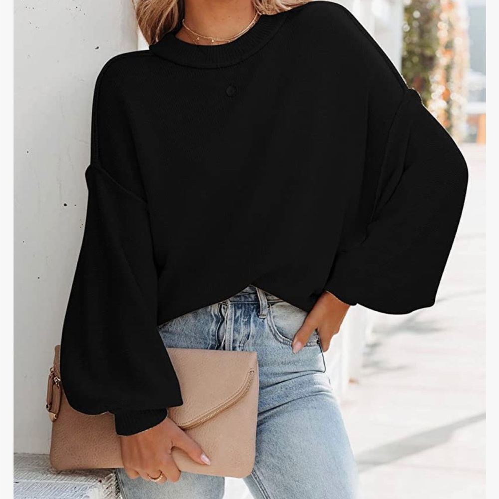 NWOT womens oversized sweater. Black.